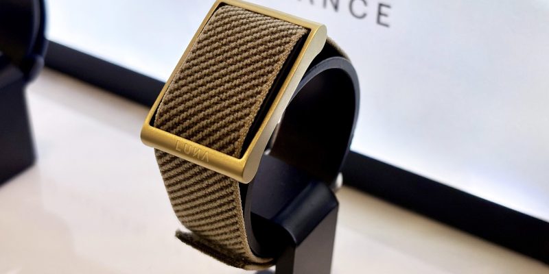 Luna Band Screenless Fitness Tracker: Waitlist Now Open For CES 2026 Health Wearable